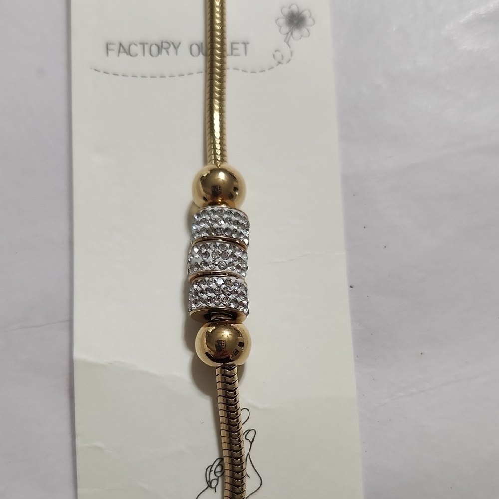 Elegant Gold Bracelet with Silver Accents - Picture 4 of 4